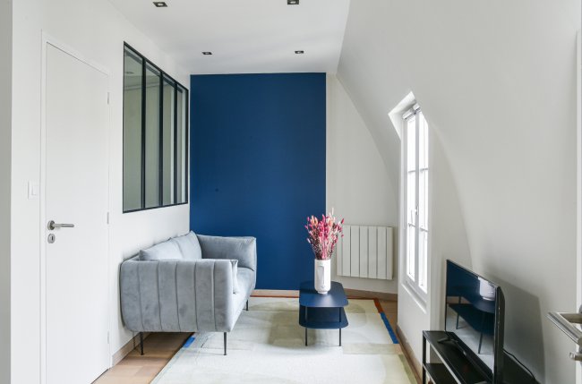 Flat near Arc de Triomphe