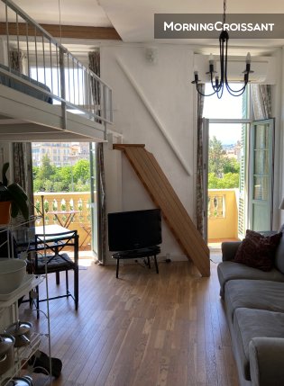 Sunny loft, old Nice, balcony