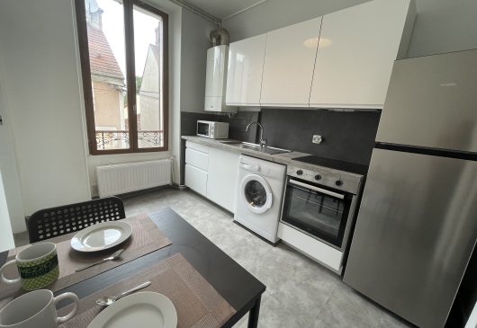 Renovated 2-room apartment in town