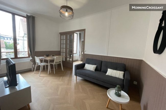 Renovated 2-room apartment in town