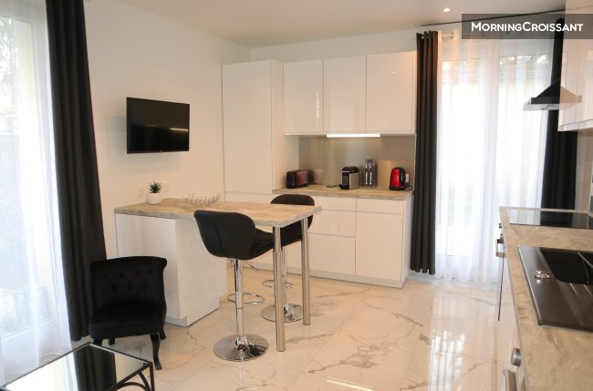 AT 400m from INSEAD - Flat 35 sqm