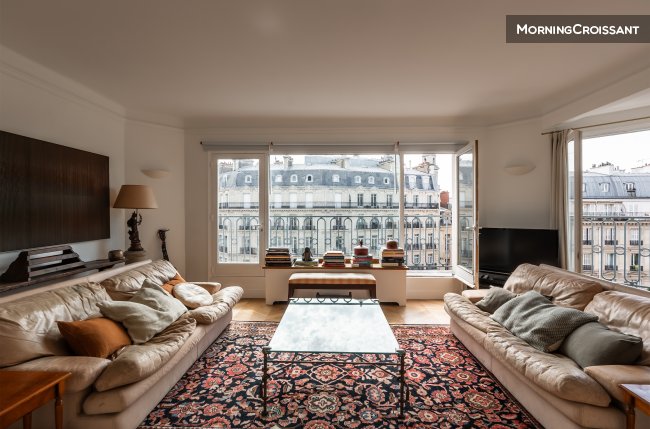 Large flat in Paris 6th arr.