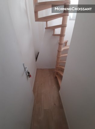 edhec, shared shower and private wc