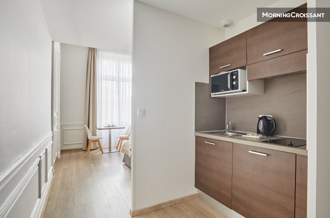 Bright furnished studio residence